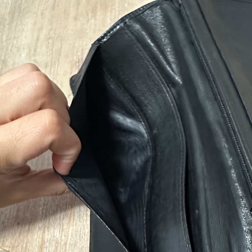 CHANEL Black Patent Leather Continental Wallet with Gold CC Emblem - Picture 3 of 11